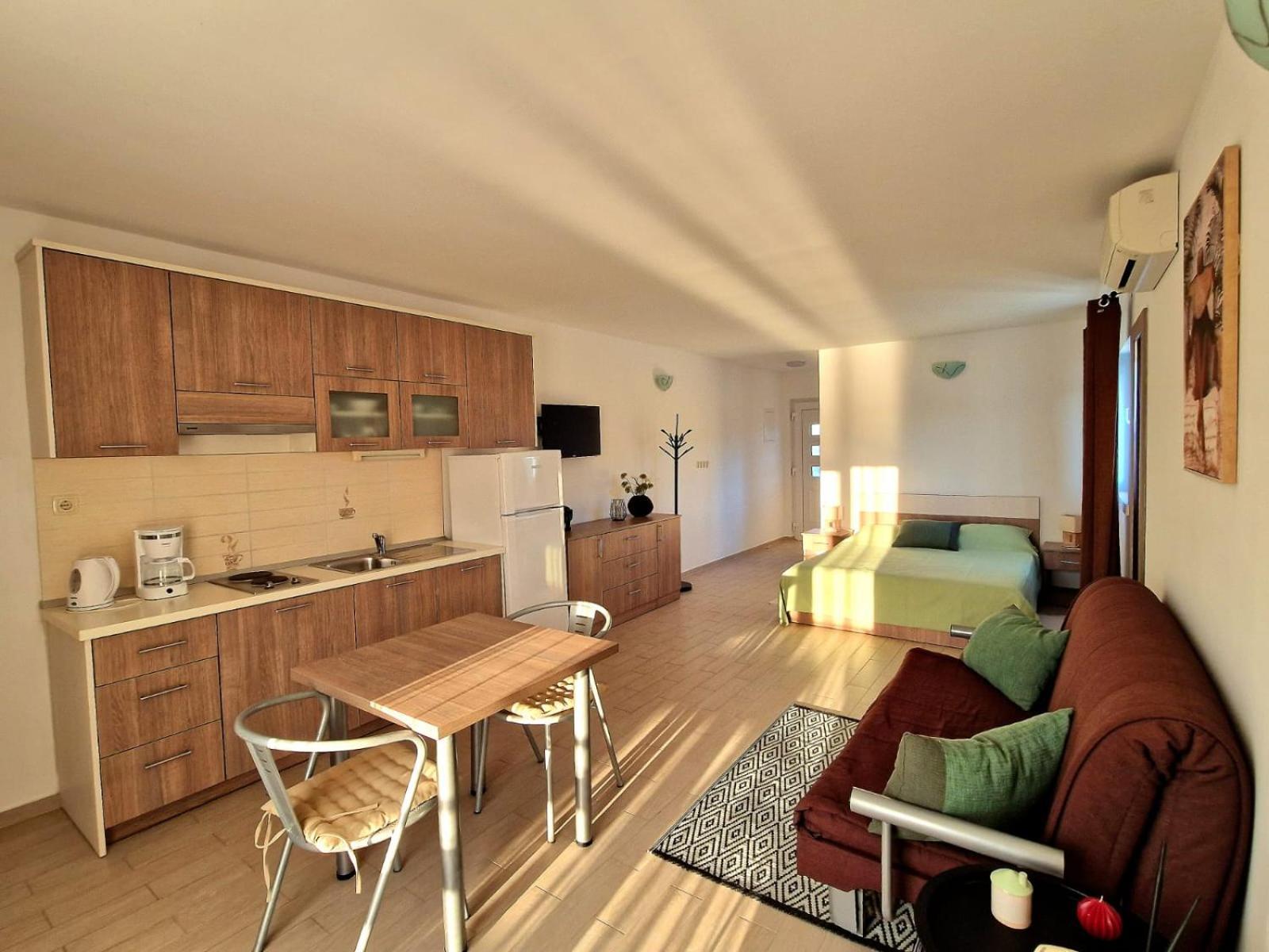 Apartments Villa Julija Лумбарда Экстерьер фото