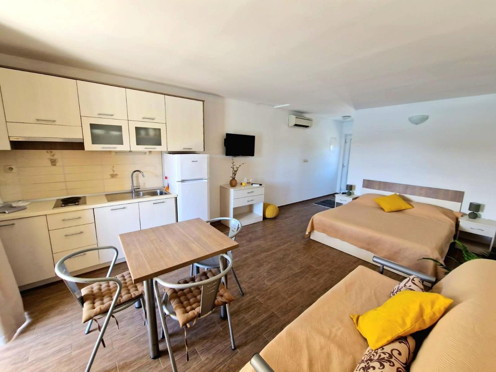 Apartments Villa Julija Лумбарда Экстерьер фото