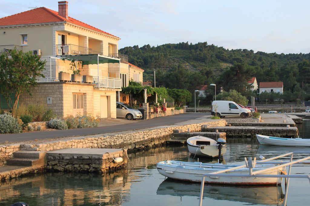 Apartments Villa Julija Лумбарда Экстерьер фото